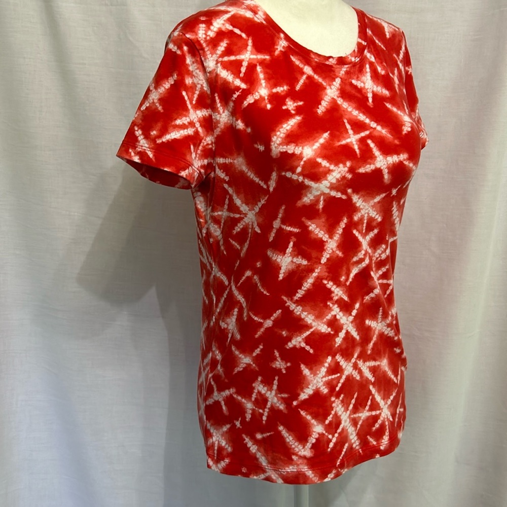 Jones New York Red and White Tie-Dye Short Sleeve Tee